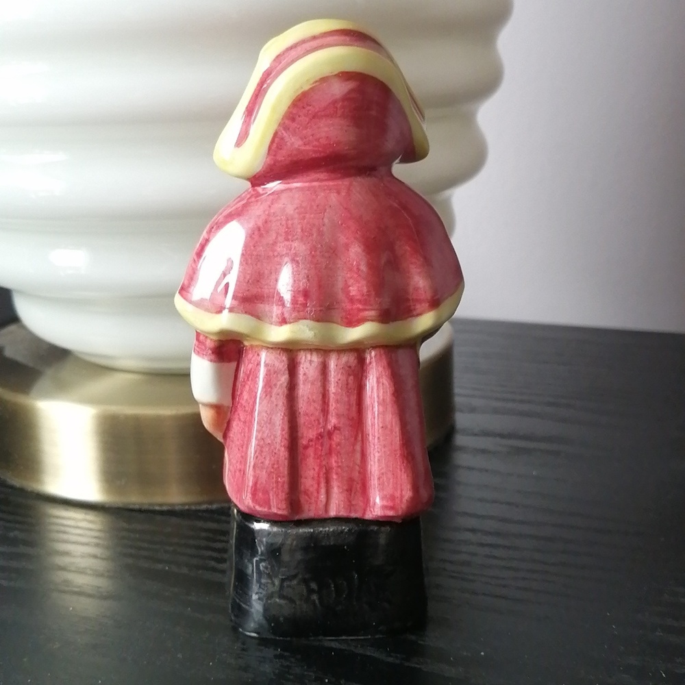 2/$20🔹Vintage Artone of England Beadle Pirate Barrister Figurine - Picture 3 of 7